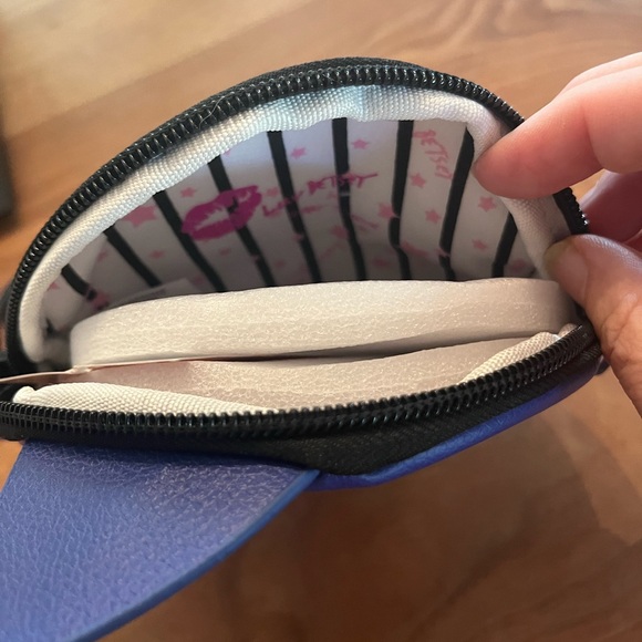 Betsy Johnson Blue Shark Wristlet Coin Purse. New With Tag - Picture 2 of 6